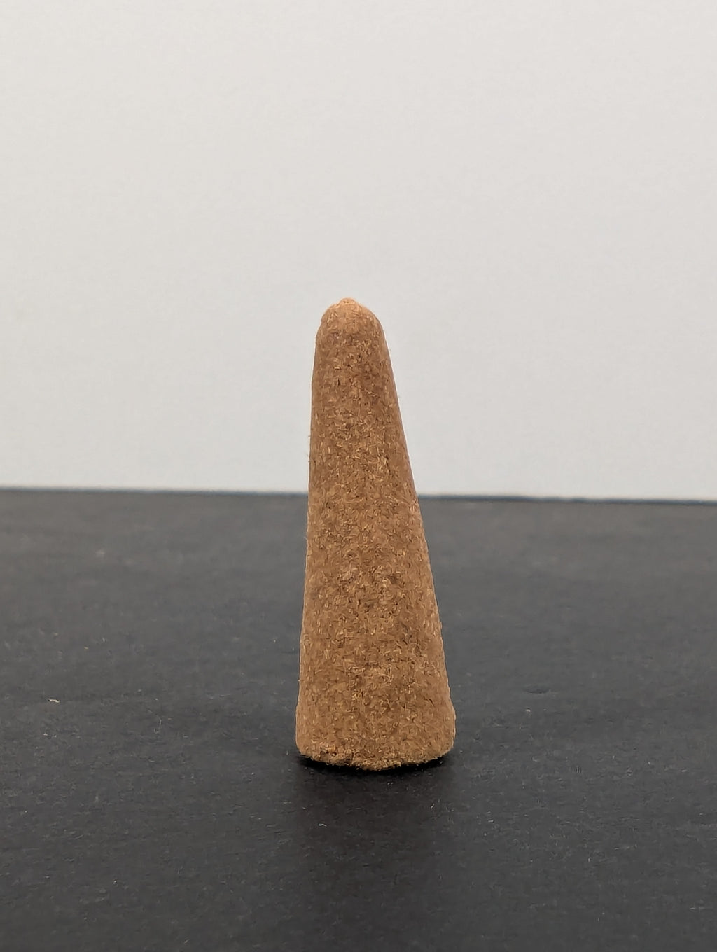 Satya Dragon’s Blood Dhoop Cone Incense (12 Cones with Burner Disc)