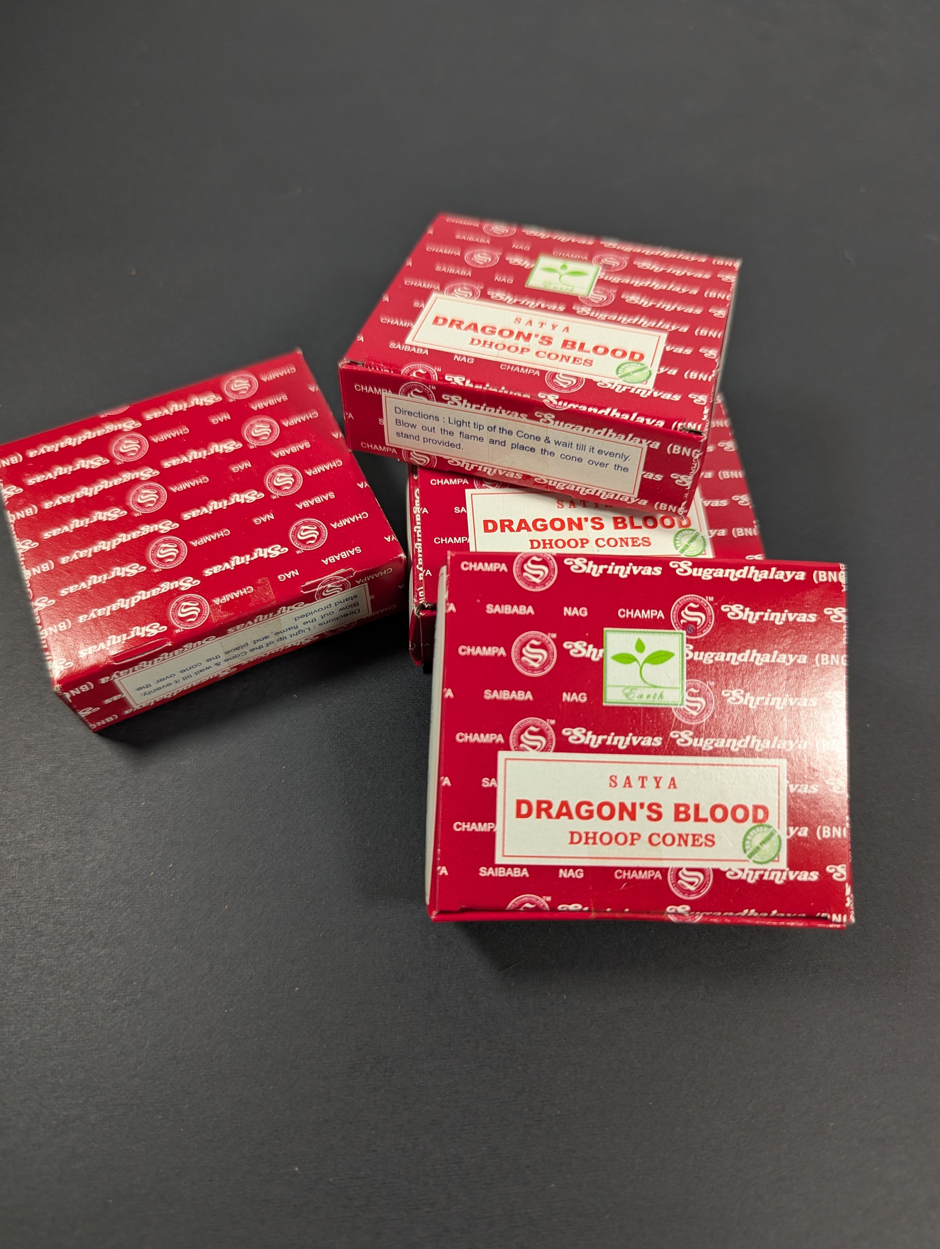 Satya Dragon’s Blood Dhoop Cone Incense (12 Cones with Burner Disc)