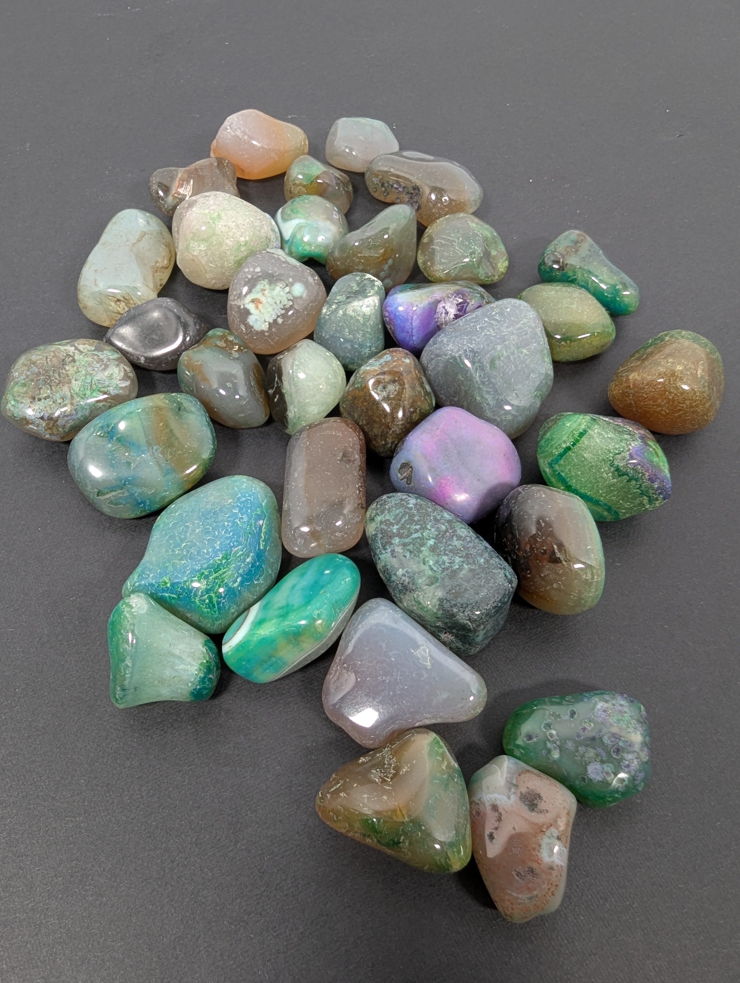 Agate Green Tumbled Stone — Enhanced